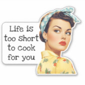 Het leven is te kort Sarcastische Retro Huisvrouw Sticker (Voorkant)