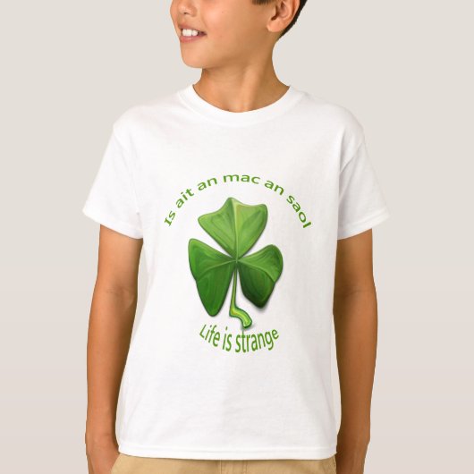 Het leven is vreemd. Oude Ierse Gezegden T-shirt (Voorkant)