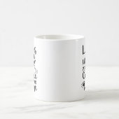 Het leven is wat er gebeurt tussen koffie en wijn koffiemok (Center)