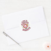 Het leven is zoeter met donuts ronde sticker (Envelop)