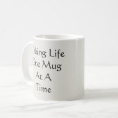 Het leven nemen van één Mok per keer (Voorkant links)