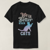 Het leven van de kattendekluis is beter bij katten t-shirt (Design voorkant)
