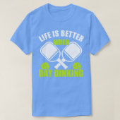 Het leven van Pickleball is beter wanneer dag het T-shirt (Design voorkant)