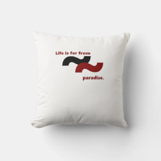 Het leven voelt ver weg van het paradijs vanwege h kussen