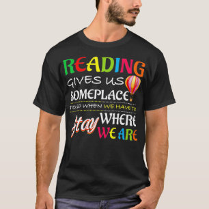 Het lezen geeft ons een plek om te gaan wanneer we t-shirt