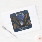 Het lezen, het avontuur gaat verder vierkante sticker (Envelop)