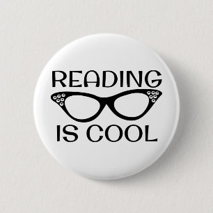 Het lezen is Cool Button met kat-oogbril