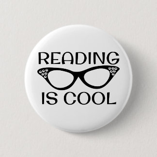 Het lezen is Cool Button met kat-oogbril