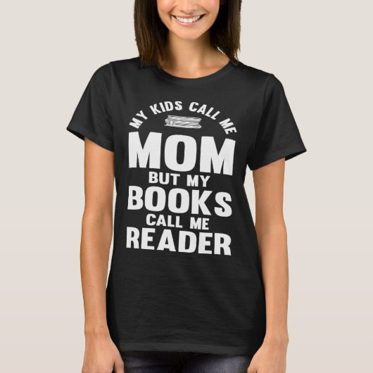 Het lezen van boek Mijn Kinder Noem me Moeder Boek T-shirt (Voorkant)
