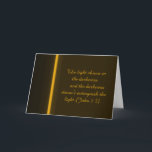 Het licht glanst in de Duisternis Feestdagen Kaart<br><div class="desc">Moedig iemand aan of wens hen gelukkige Kerstmis met deze elegante kaart die door zijn eenvoud aan wordt benadrukt. Herinner hen eraan dat zelfs wanneer het donker is,  er licht zijn. Jesus-Christus is het licht van de wereld. Bid dit licht op hen. Horizontale stijl.</div>