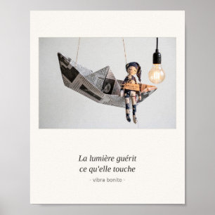 Het licht heelt wat het aanraakt — Serie Papier Poster