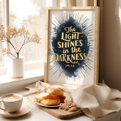Het licht schijnt: Johannes 1:5 Bijbel Verse Art Poster
