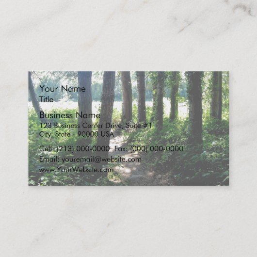 Het licht van de ochtend verlicht een bospad visitekaartje (Voorkant)