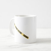 Het lint van de plaats delict is uitgesneden. Tran Koffiemok (Voorkant links)