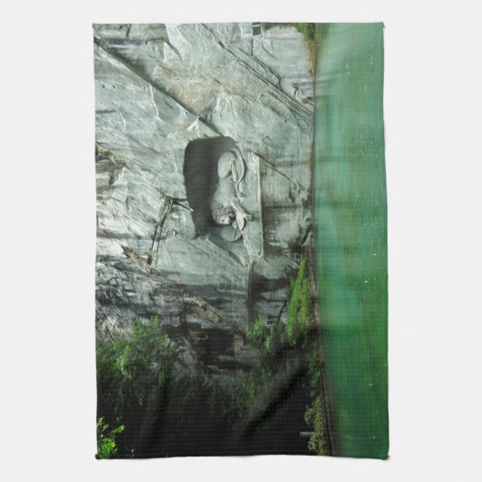 Het Lion Monument in Lucerne Theedoek (Verticaal)