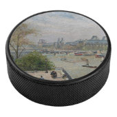 Het Louvre, de lente van Camille Pissarro Hockey Puck (3/4)