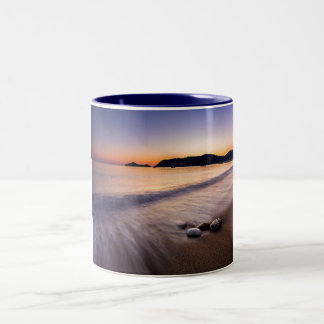 HET MAGISCHE UUR AAN DE KUST TWEEKLEURIGE KOFFIEMOK