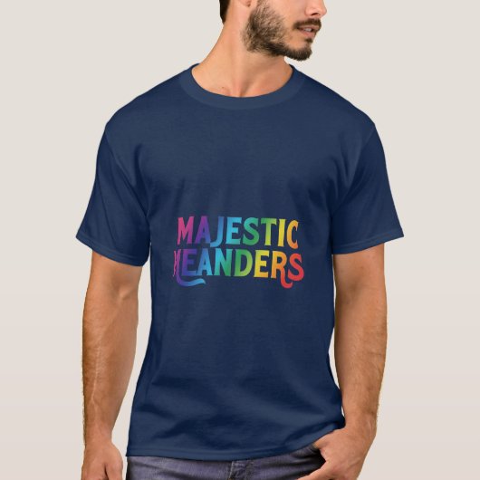 Het "Majestic Meanders" T-shirt is voorzien van ee (Voorkant)