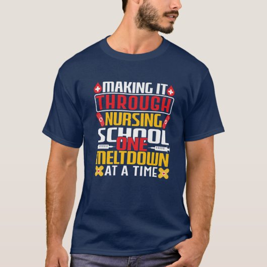 Het maken van het door de verpleegschool één meltd t-shirt (Voorkant)