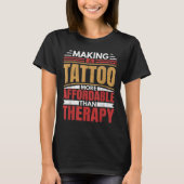 Het maken van Tattoo is Therapy Funny Tattoo Artis T-shirt (Voorkant)