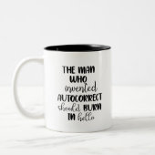 Het man dat autoCorrect heeft uitgevonden, moet in Tweekleurige Koffiemok (Links)