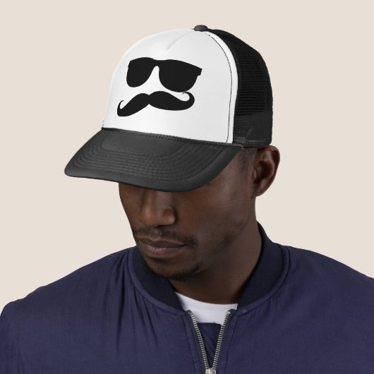 Het Man Mustache Trucker Pet (In situ)