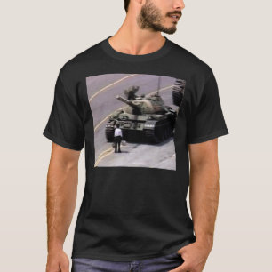 Het man tegen de tank Klassieke T-shirt