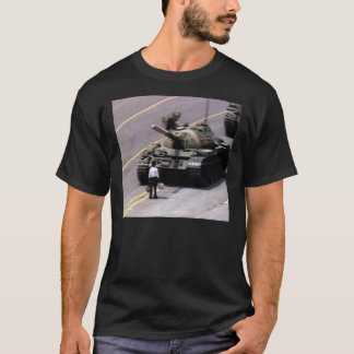 Het man tegen de tank Klassieke T-shirt