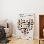 Het Manuscript van het Jubileum van het huwelijk H Canvas Afdruk<br><div class="desc">Heart Shaped Photo Collage bruiloft strekt zich uit tot het canvas dat je voor altijd kunt tonen op de feestelijkheden en de schat die je thuis hebt. Het ontwerp kenmerkt elegant handgeschreven manuscript en formele typografie in zwart-wit. Het wordt geschreven met "onze ## trouwdag"en u kunt de namen van het...</div>