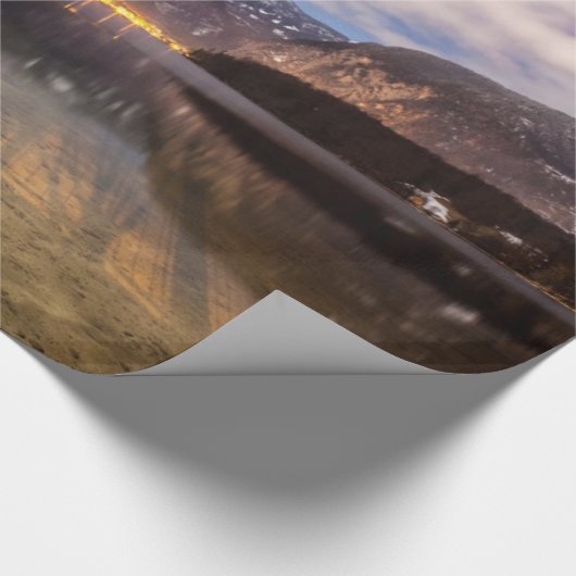 Het meer "in de bergen" cadeaupapier (Hoek)