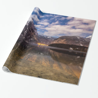 Het meer "in de bergen" cadeaupapier