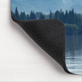 Het meer in het berglandschap muismat (Hoek)
