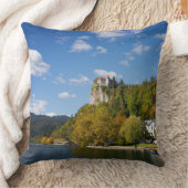 Het meer van Bled met bomen in herfstkleuren in Sl Kussen (Deken)