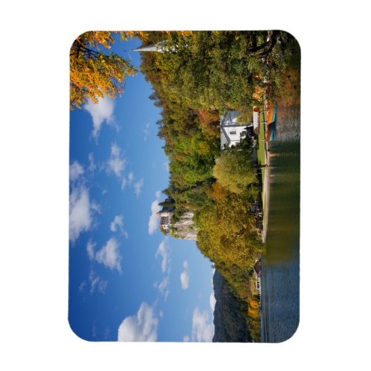 Het meer van Bled met bomen in herfstkleuren in Sl Magneet (Verticaal)