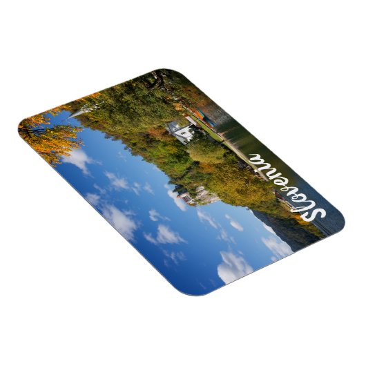 Het meer van Bled met bomen in herfstkleuren in Sl Magneet (Rechterzijde)