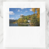 Het meer van Bled met bomen in herfstkleuren in Sl Rechthoekige Sticker (Tas)