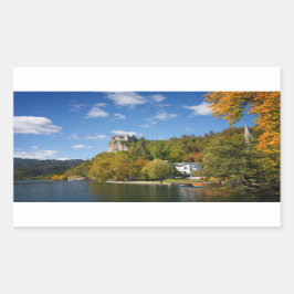 Het meer van Bled met bomen in herfstkleuren in Sl Rechthoekige Sticker