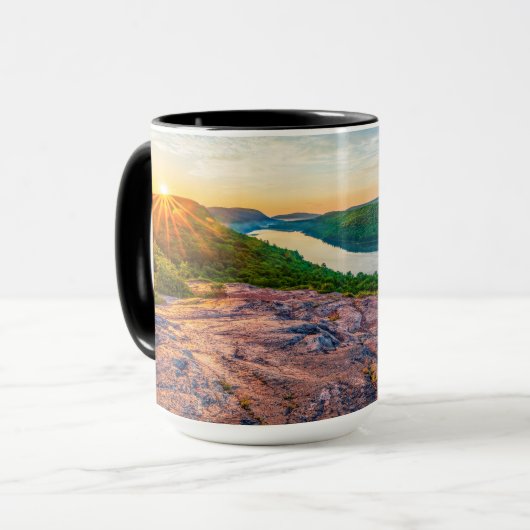 Het meer van de "Clouds Porcupine Mountains" Mok (Voorkant links)