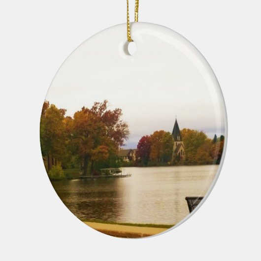 Het meer van Fowler in het najaar, WI Keramisch Ornament (Links)