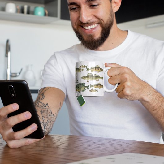 Het meer vis in de noordkust van de visser koffiemok