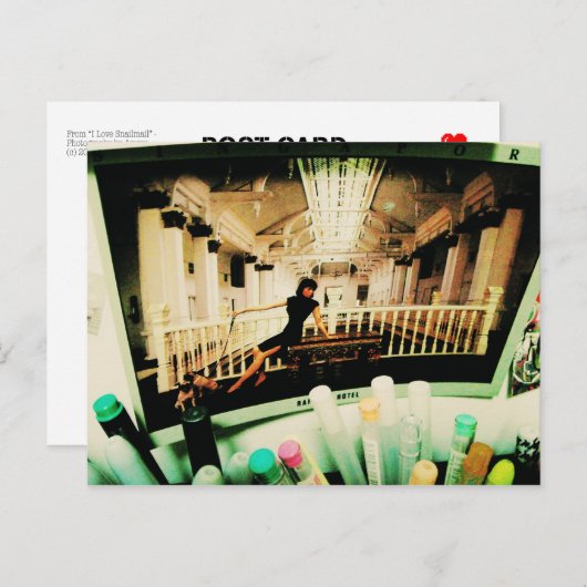 Het meisje in het Afbeelding houdt van slinkse pos Briefkaart (Voorkant / Achterkant)