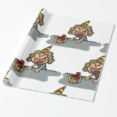 Het meisje van de verjaardag met een cadeau cadeaupapier (Uitgerold)