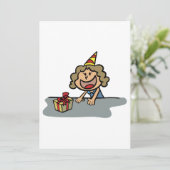 Het meisje van de verjaardag met een cadeau kaart (Staand voorkant)