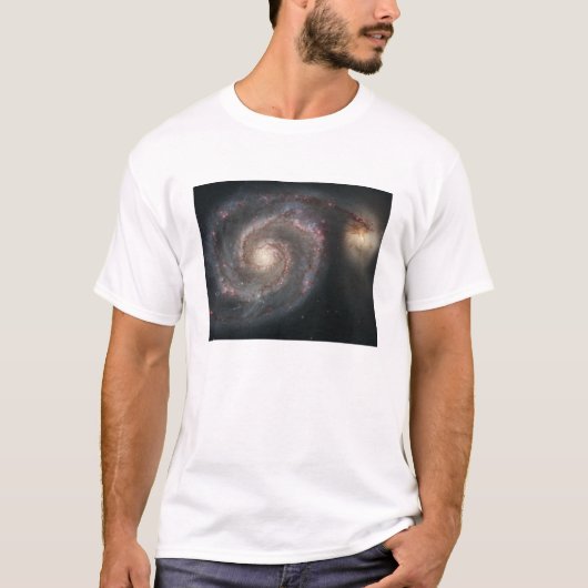 Het melkwegstelsel (M51) en het metro T-shirt (Voorkant)