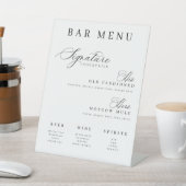 Het menu van de bar signeert zijn en haar cocktail reclamebord met voetstuk (Insitu)