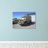 HET MILITAIRE PANTSER VAN MRAP DE V.S. CANVAS AFDRUK (Insitu (Houten vloer))