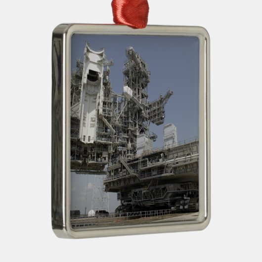 Het mobiele lanceerplatform wordt bewogen metalen ornament (Rechts)