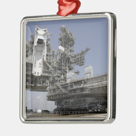 Het mobiele lanceerplatform wordt bewogen metalen ornament (Links)