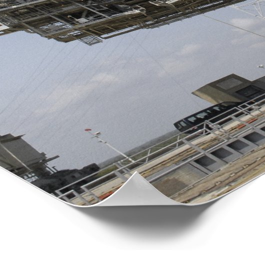 Het mobiele lanceerplatform wordt bewogen poster (Hoek)