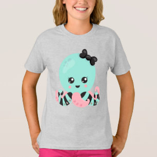 Het model is 4'5"en draagt een middel t-shirt